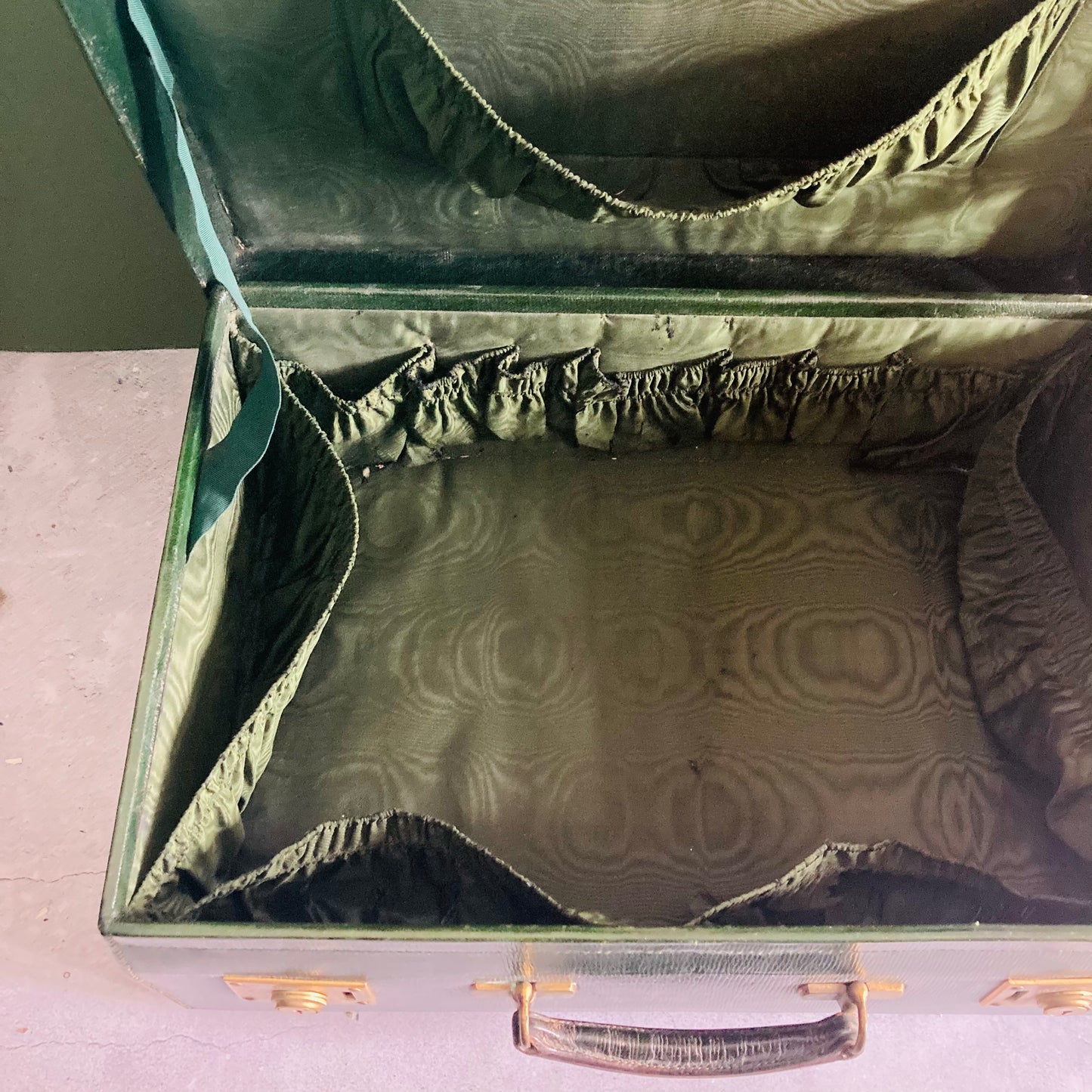 Luxury Antique Green Leather Travel Suitcase