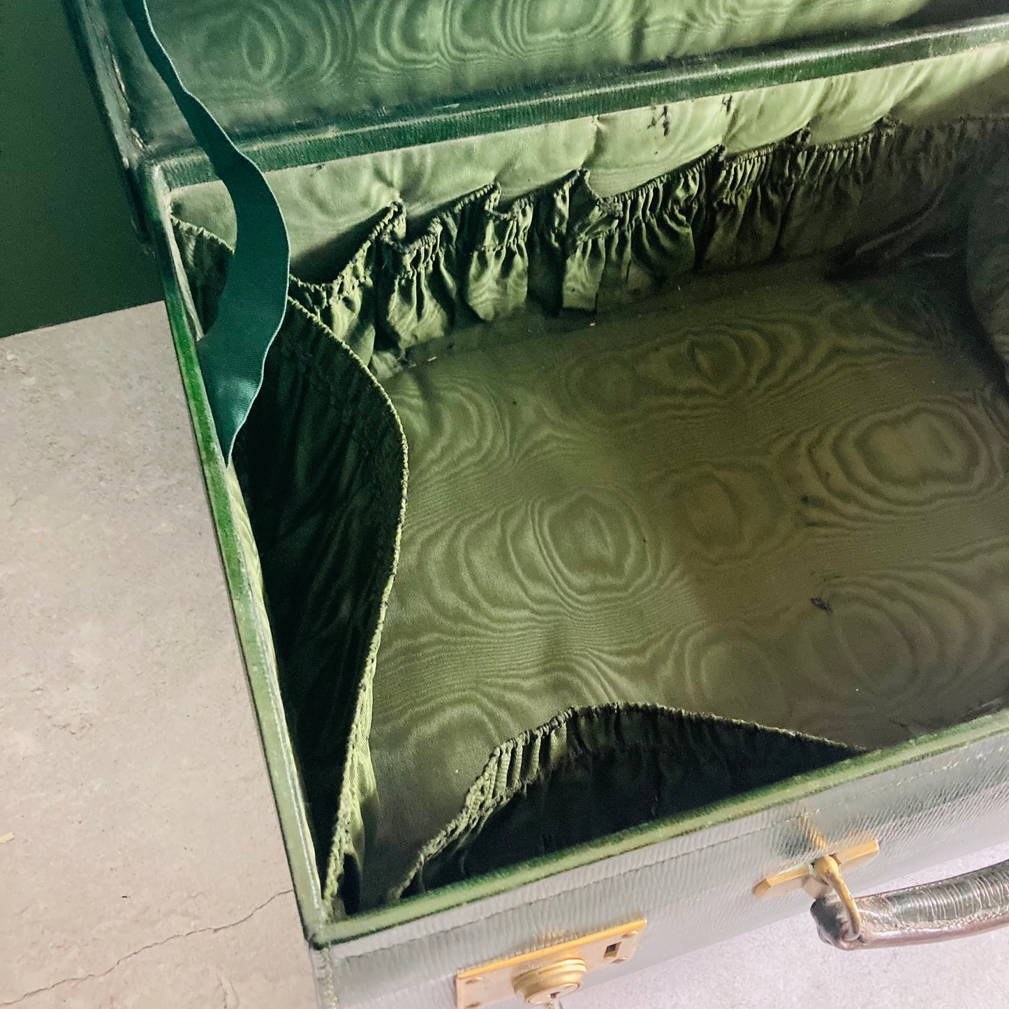 Luxury Antique Green Leather Travel Suitcase