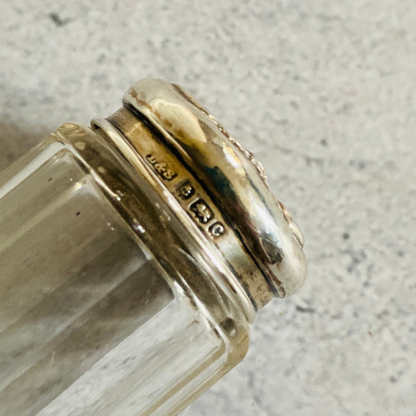 The Mixologist Tamara - Small Glass Container with Silver Lid