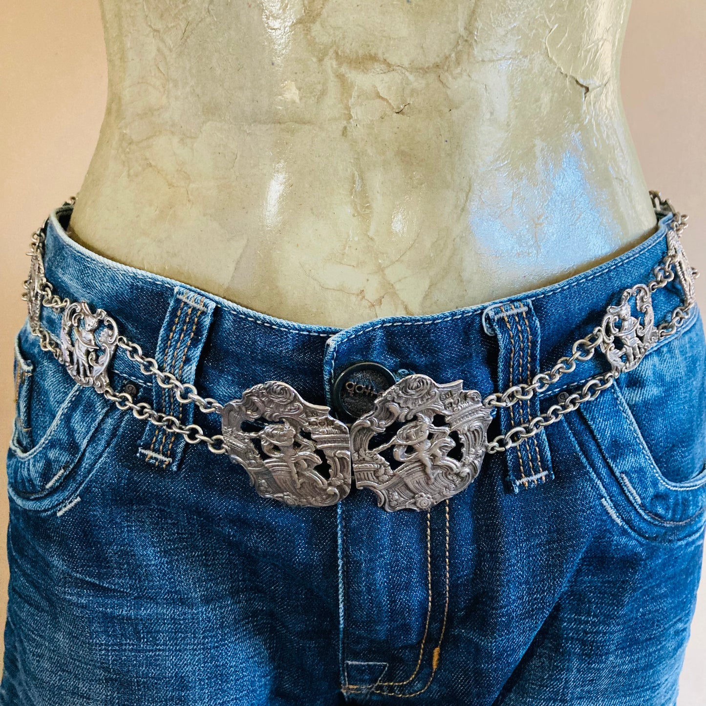 The Director Sharn - Victorian Silver Chain Belt