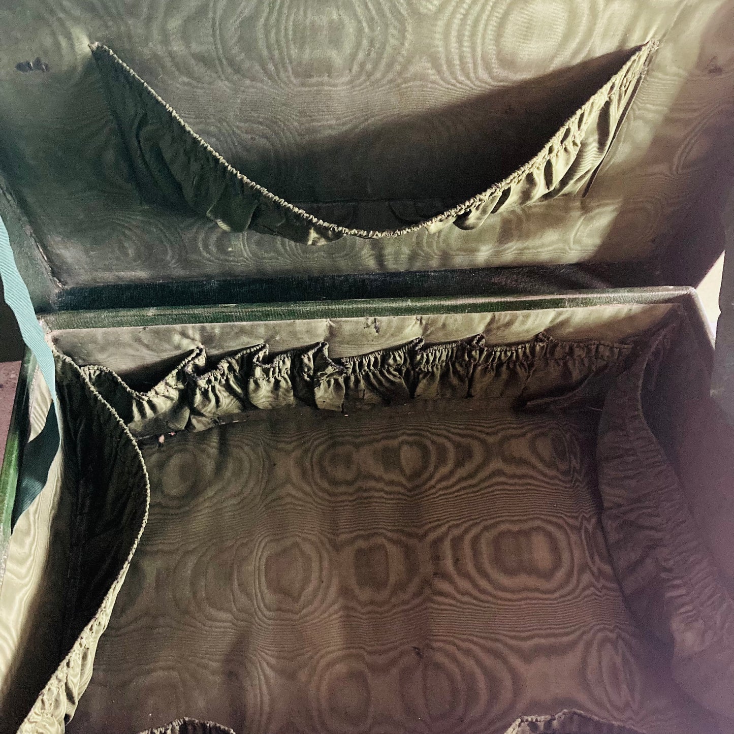 Luxury Antique Green Leather Travel Suitcase