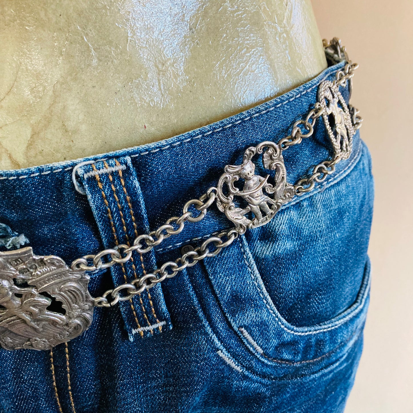 The Director Sharn - Victorian Silver Chain Belt