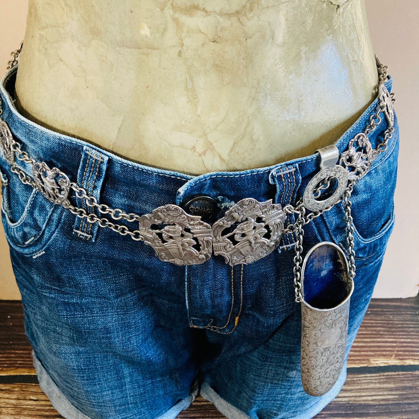 The Director Sharn - Victorian Silver Chain Belt
