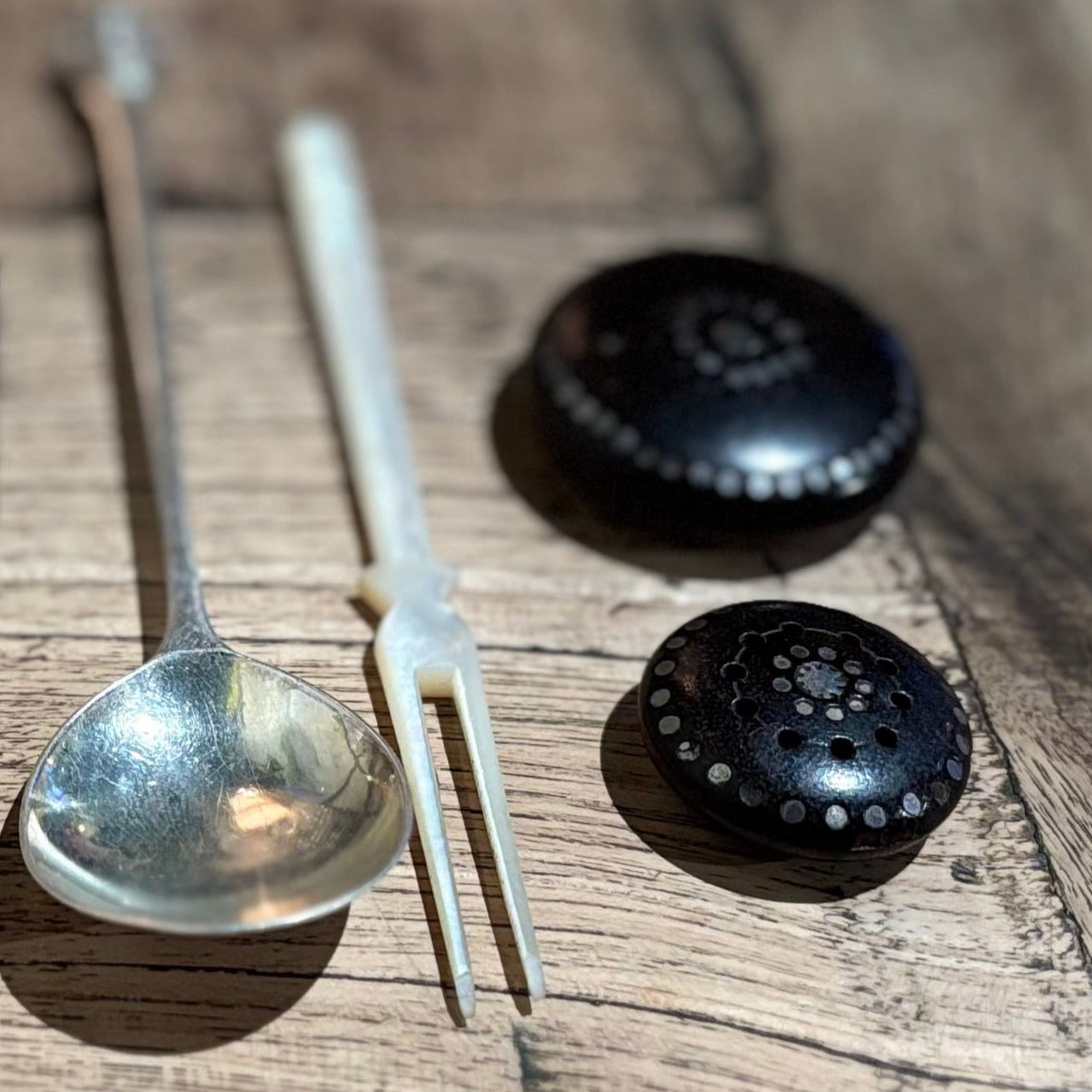 Antique Round Treen Vinaigrette Case | The Urban Vintage Affair