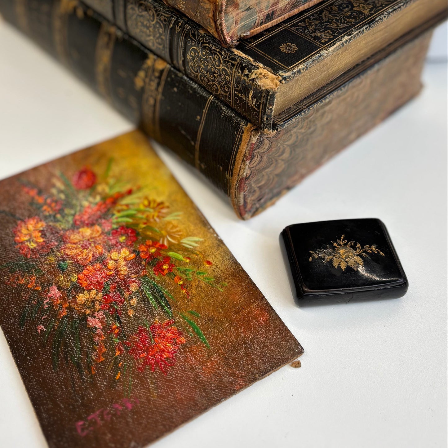 Antique Paper Mache Black Lacquer Snuff Box | The Urban Vintage Affair