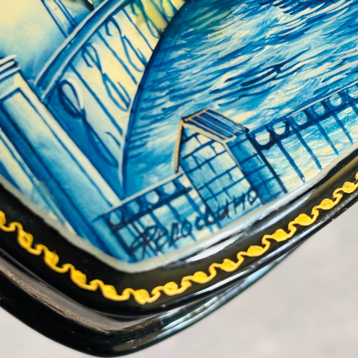 Vintage Paper Mache Lacquer Russian Box Signed Fedoskino