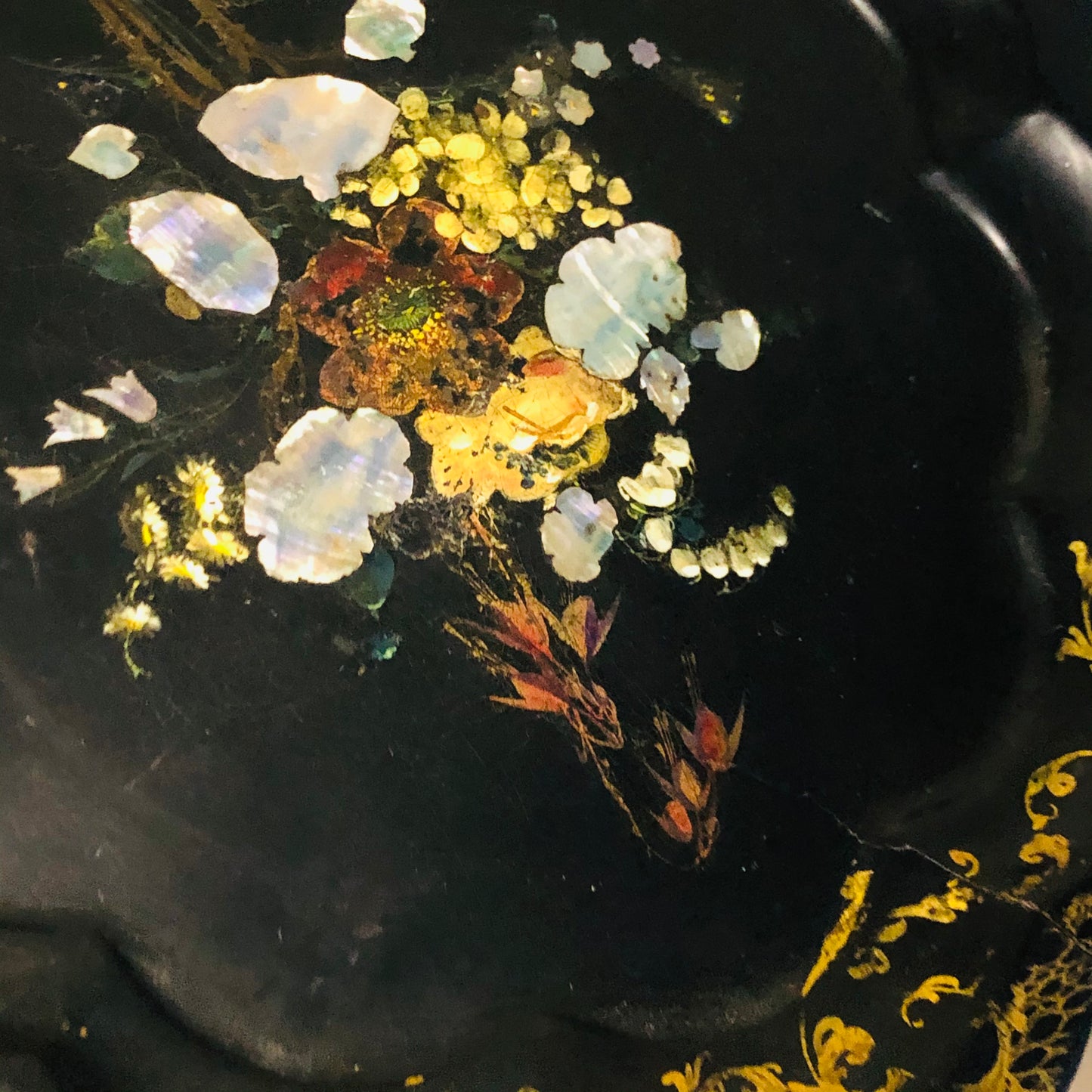 Antique Scalloped Paper Mache Lacquer Chinoiserie Style Mother Of Pearl Bowl