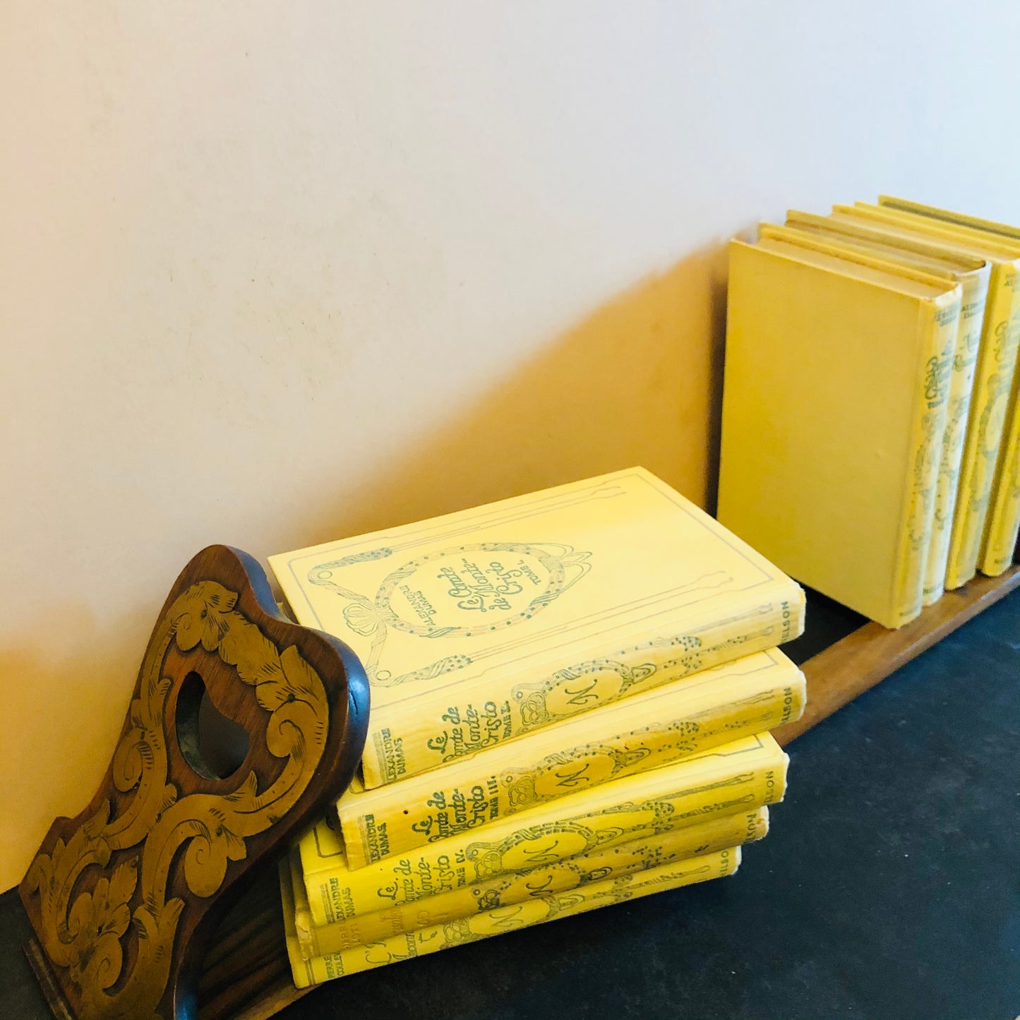 The Director Aubrey - Antique Wooden Book Holder