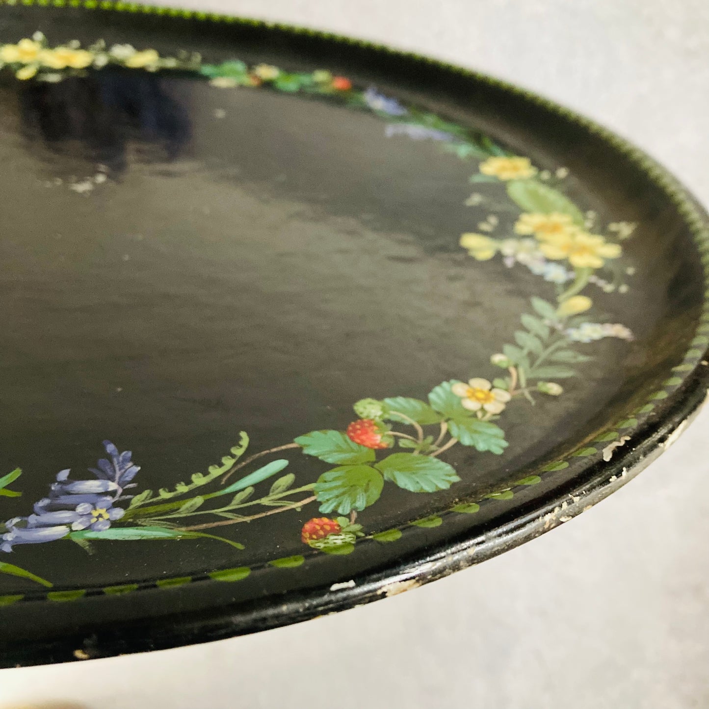 Antique Scalloped Paper Mache Lacquer Chinoiserie Style