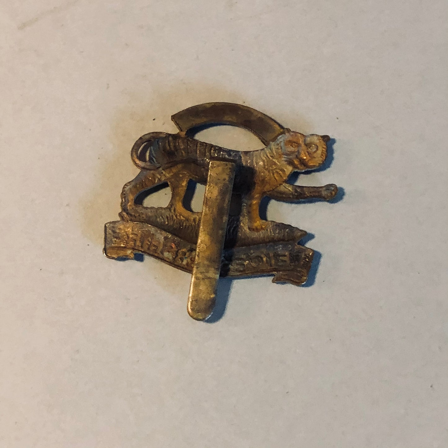 Vintage Military Cap Badge For Leicestershire