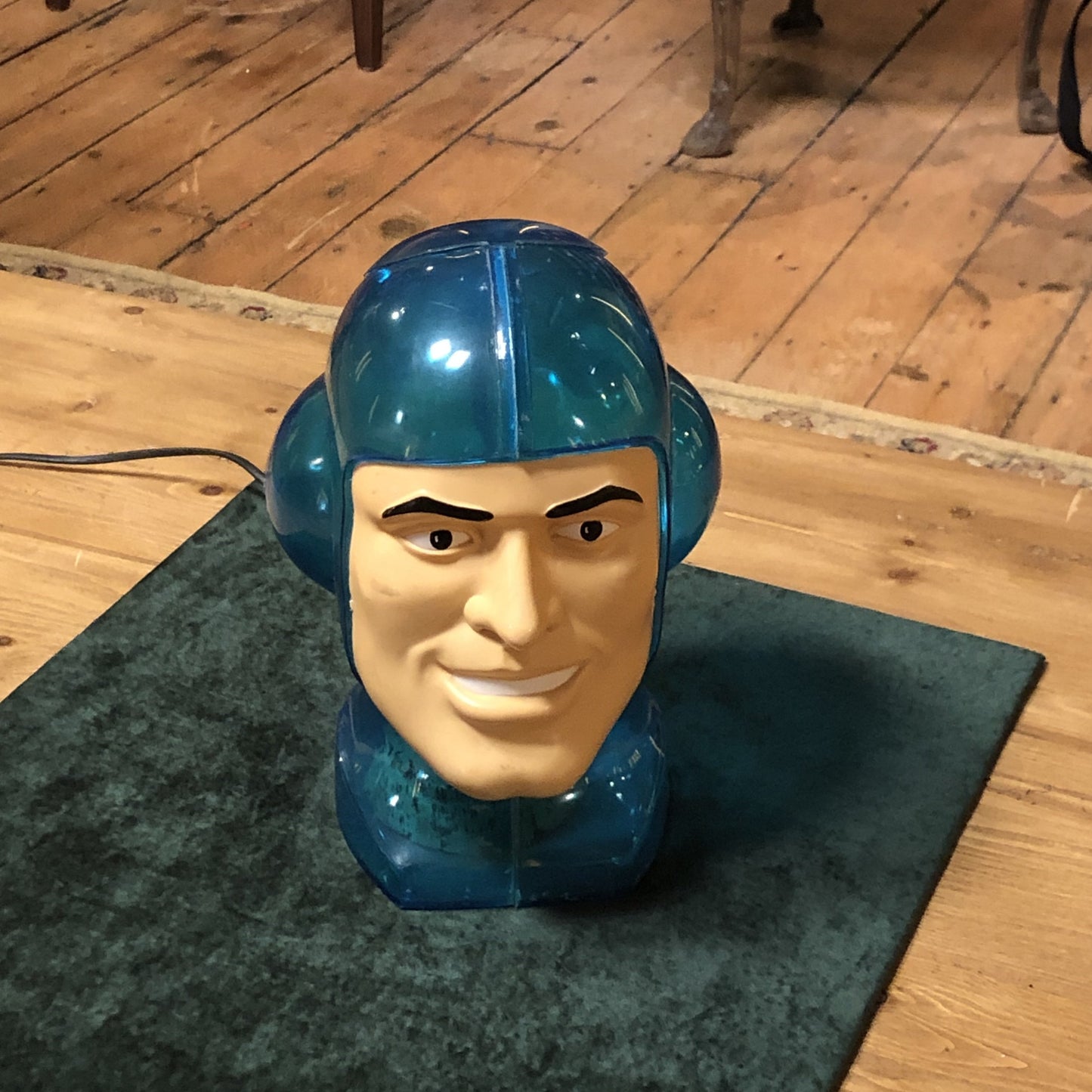 The Director Buzz - A Head Light