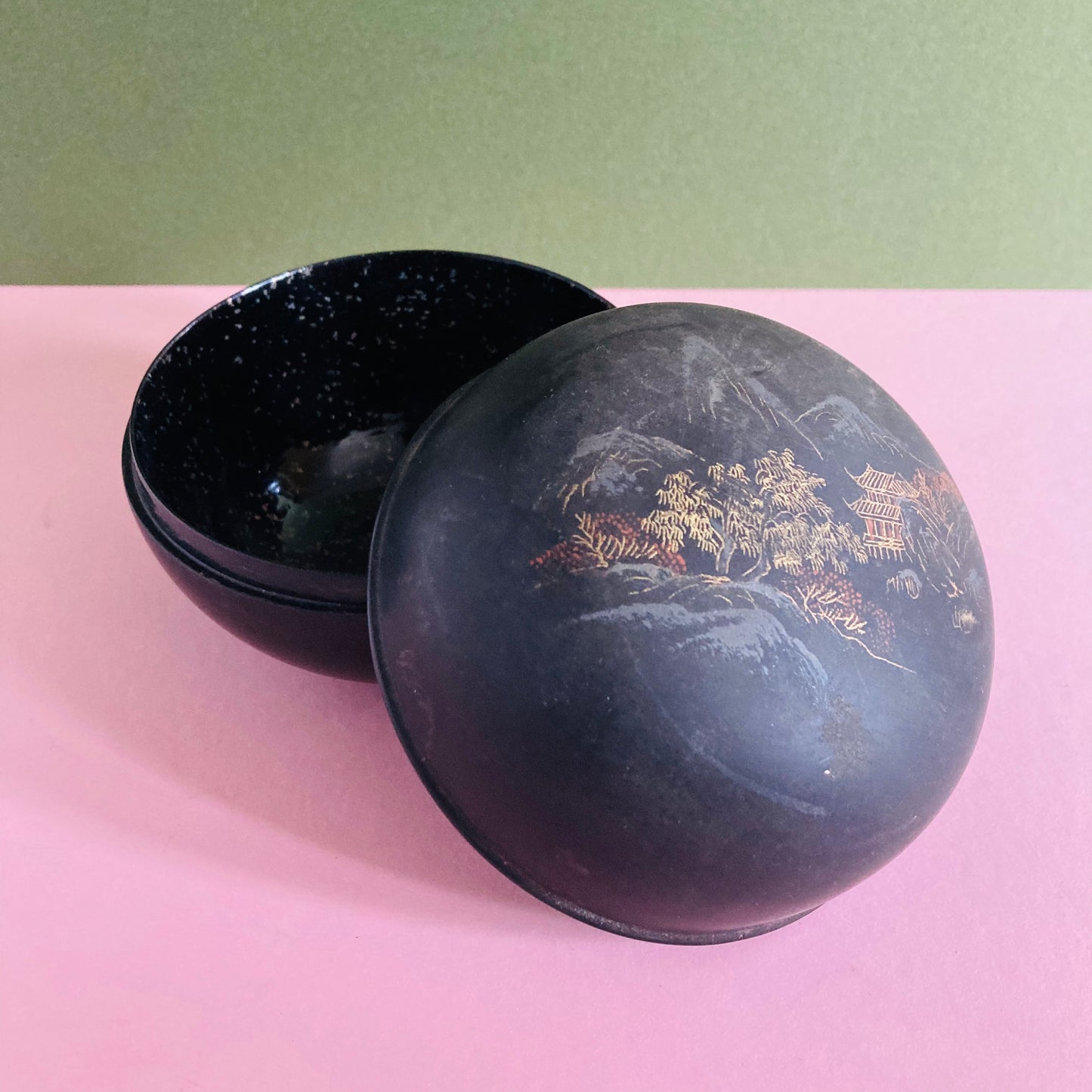 Japanese Lacquer Chinoiserie Round Box