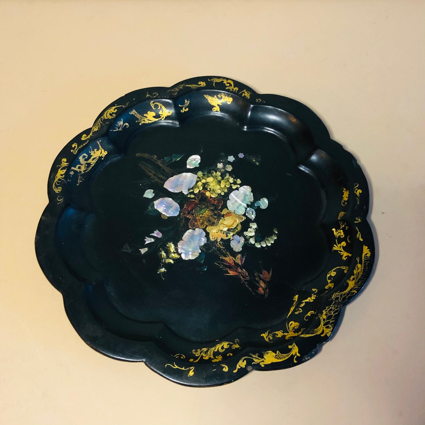 Antique Scalloped Paper Mache Lacquer Chinoiserie Style Mother Of Pearl Bowl