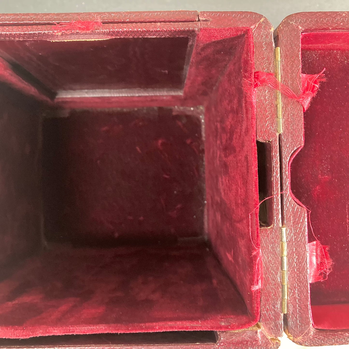 The Mixologist Sandy - Antique Large Leather Display Box