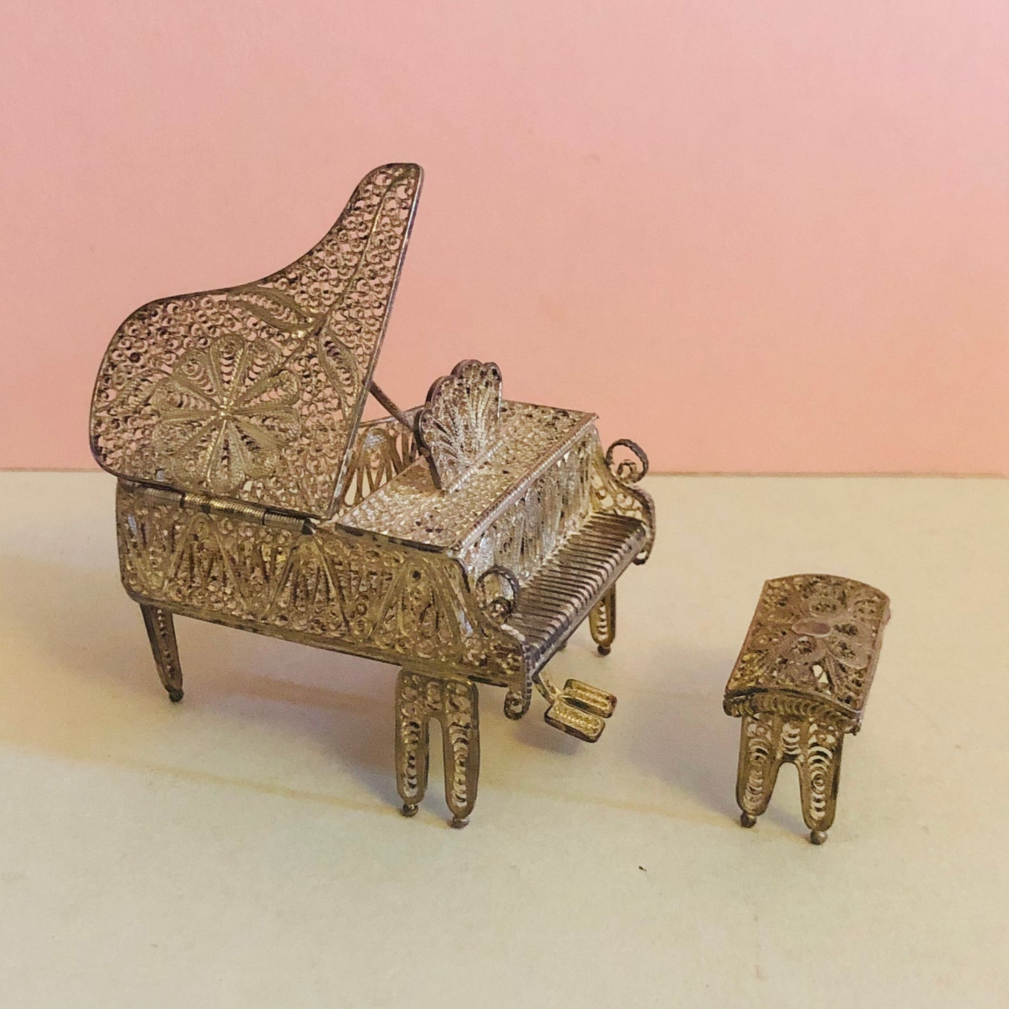 The Director Lore - Miniature Silver Filigree Piano Set