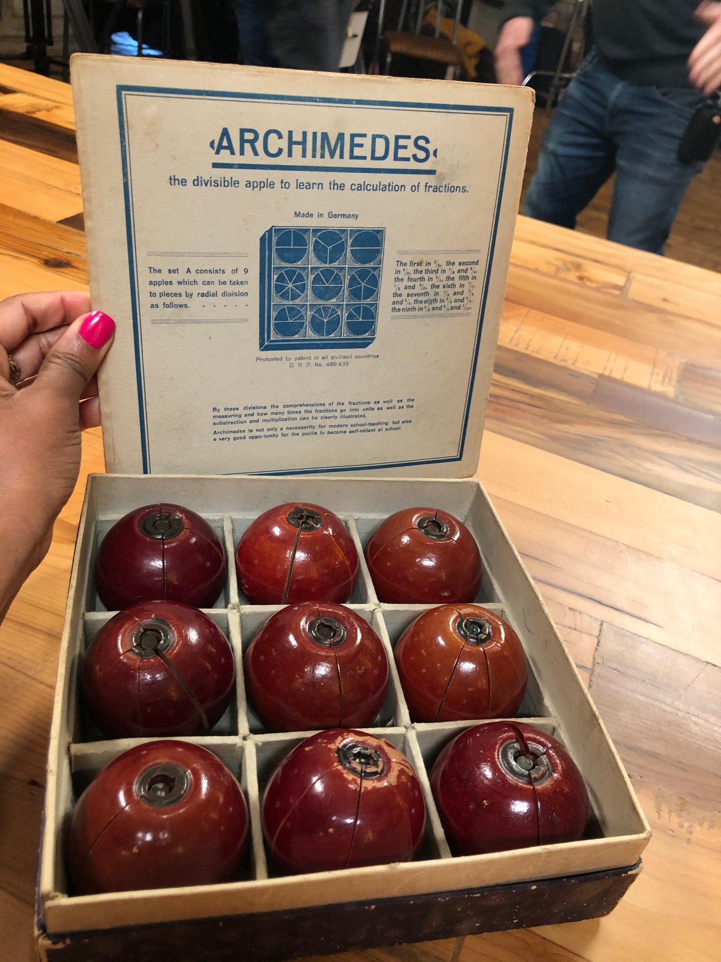 The Director Madison - Vintage Archimedes Apple Fraction Set