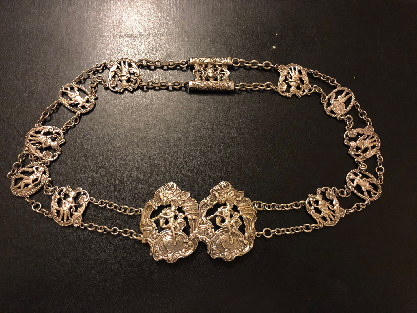 The Director Sharn - Victorian Silver Chain Belt
