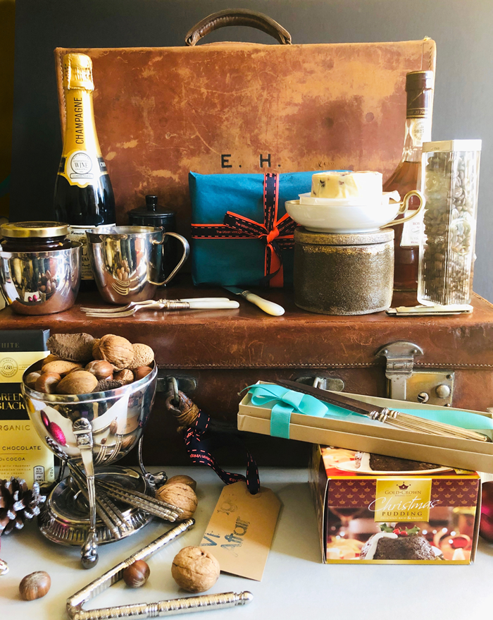 The Urban Vintage Christmas Hamper Case