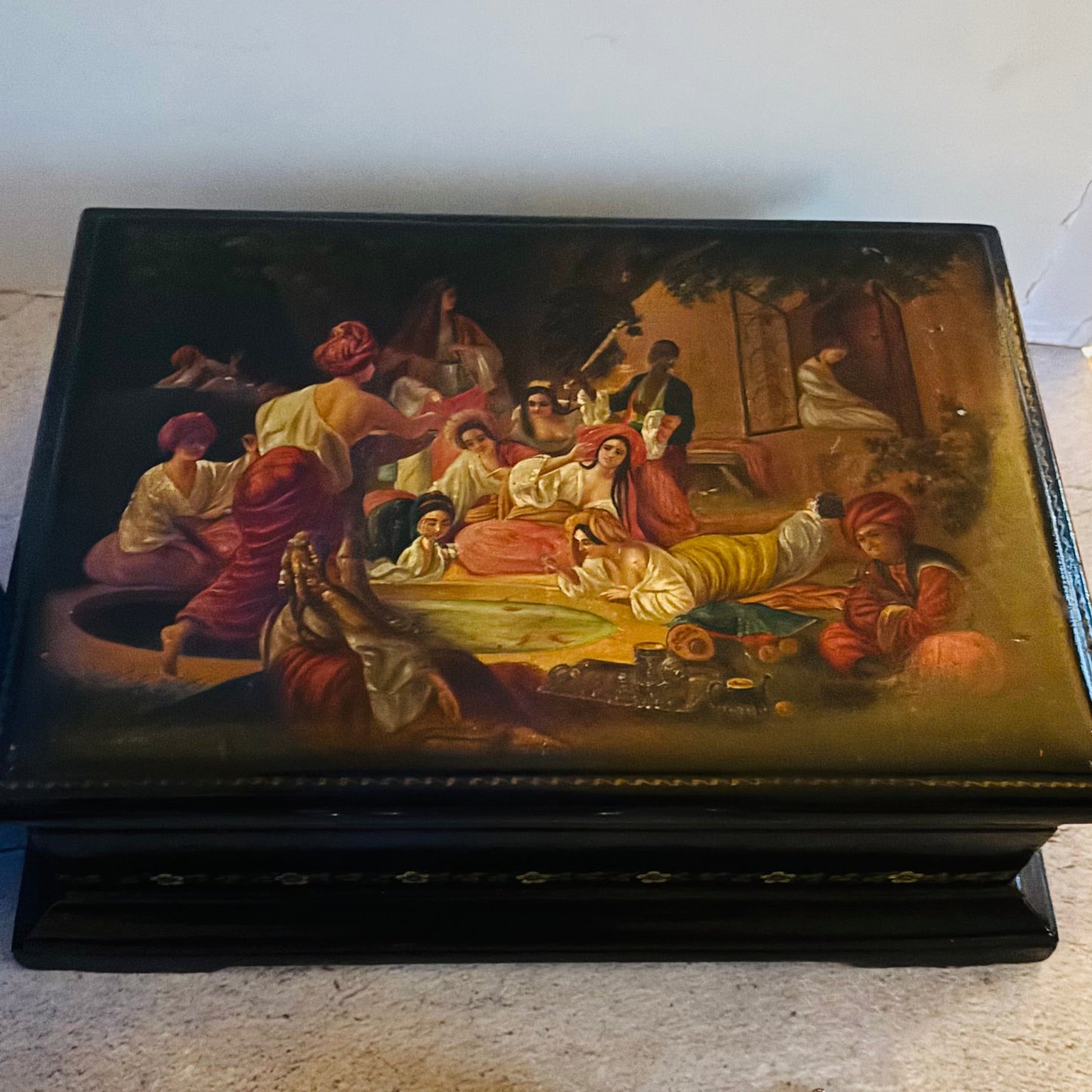 Vintage Paper Mache Lacquer Signed Large Russian Box Signed Fedoskino