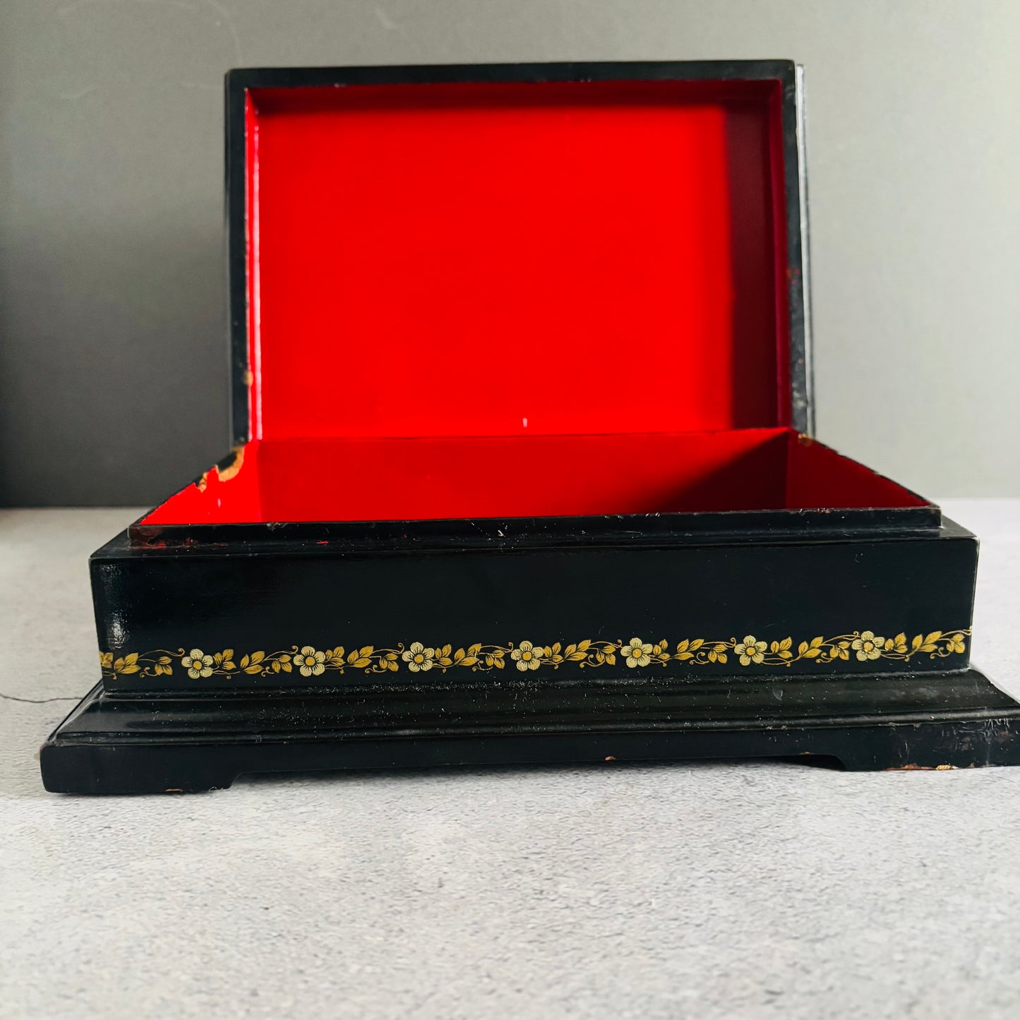 The Mixologist Eva - Russian Black Lacquer Box Signed Fedoskino