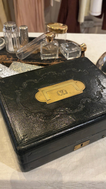 The Mixologist Cam - Antique Leather Jewellery / Vanity Box