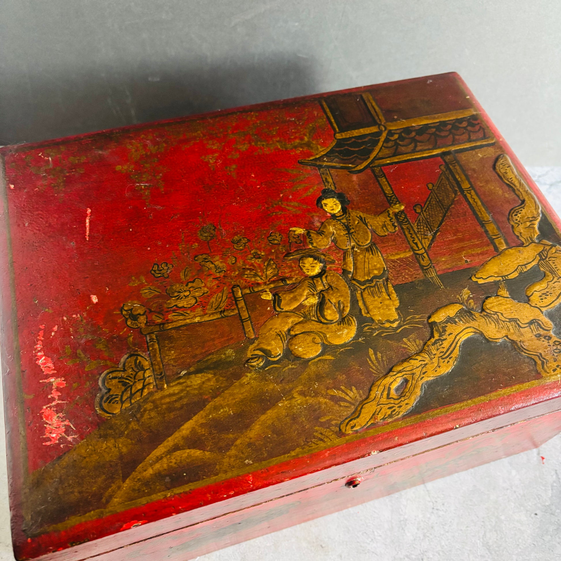 Antique Lacquered Hand Painted Oriental Box | The Urban Vintage Affair