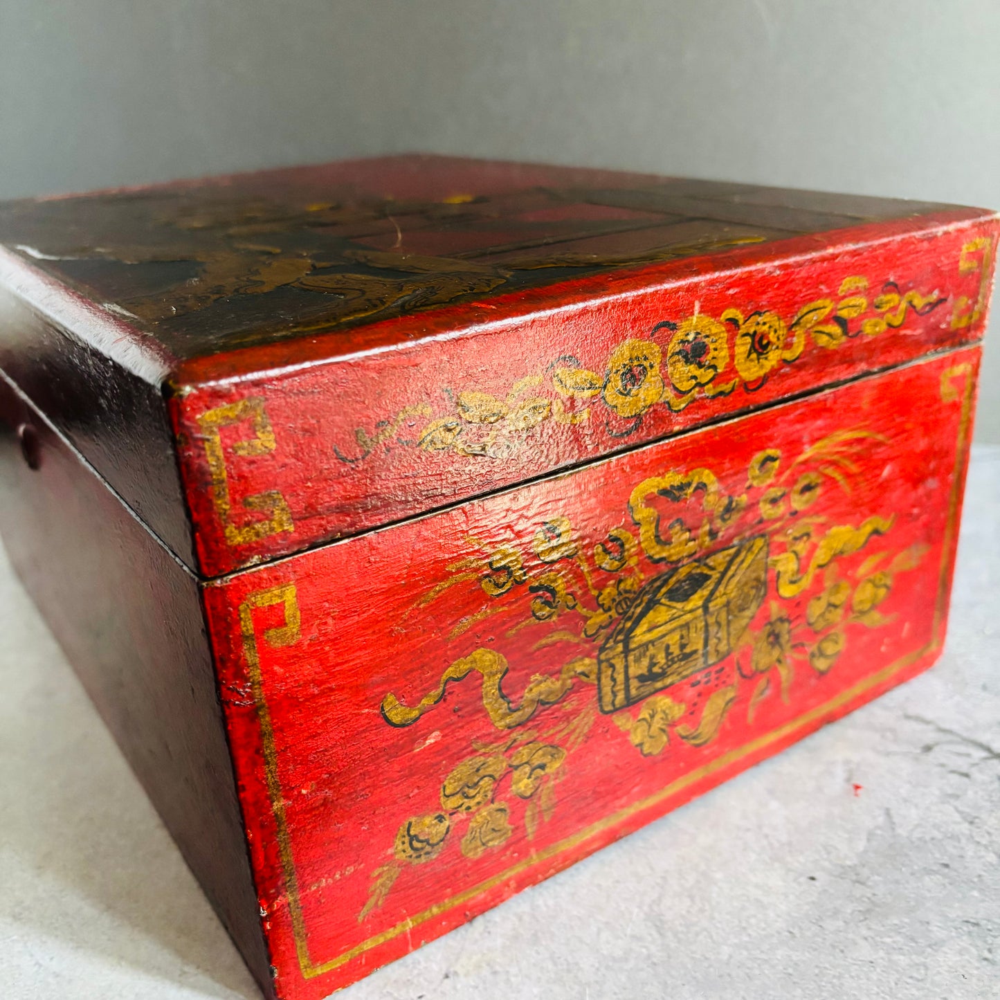 The Mixologist Devin - Large Vintage Japanese Lacquer Box