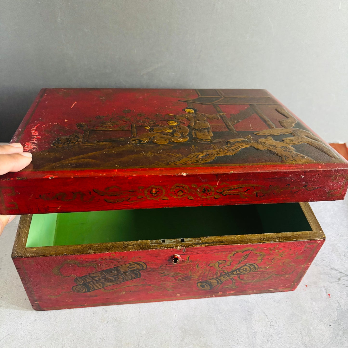 Antique Lacquered Hand Painted Oriental Box | The Urban Vintage Affair