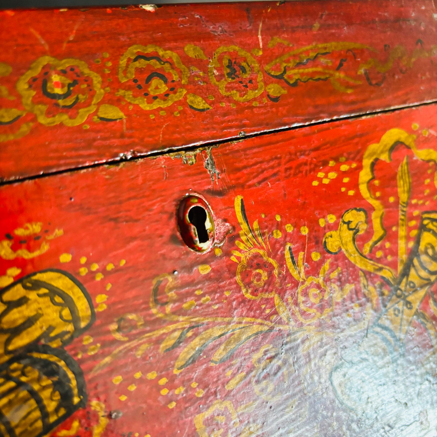 Antique Lacquered Hand Painted Oriental Box | The Urban Vintage Affair