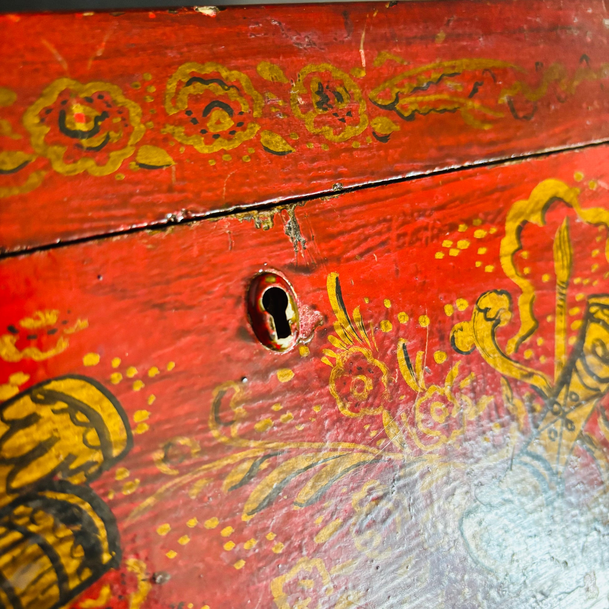 Antique Lacquered Hand Painted Oriental Box | The Urban Vintage Affair