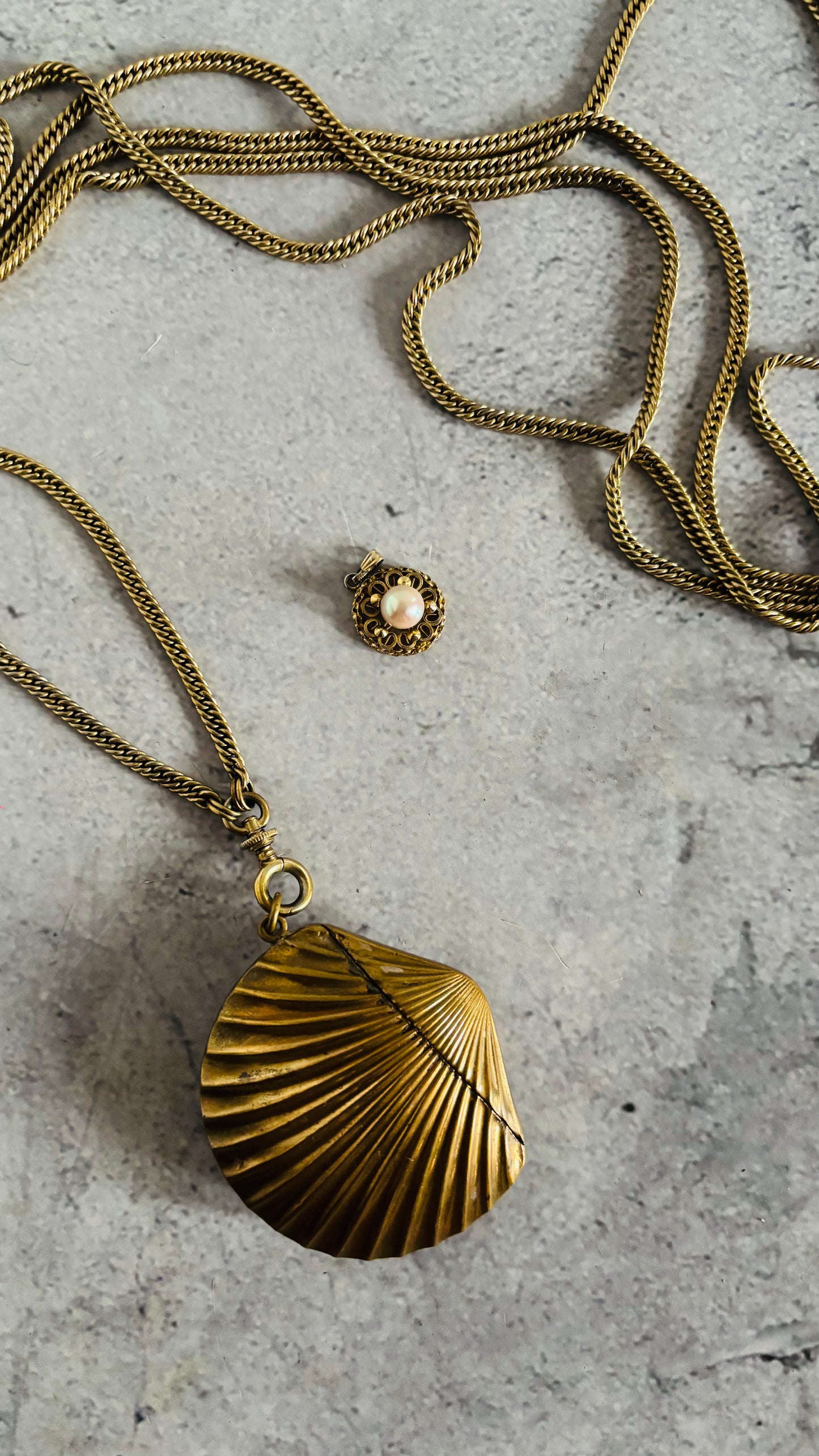 The Mixologist Burton - Brass Shell Shape Vesta Case