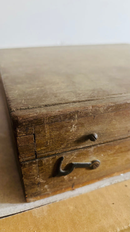 The Director Irene - Antique Analytical Specimen Sample Box