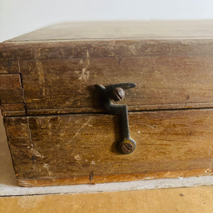 The Director Irene - Antique Analytical Specimen Sample Box
