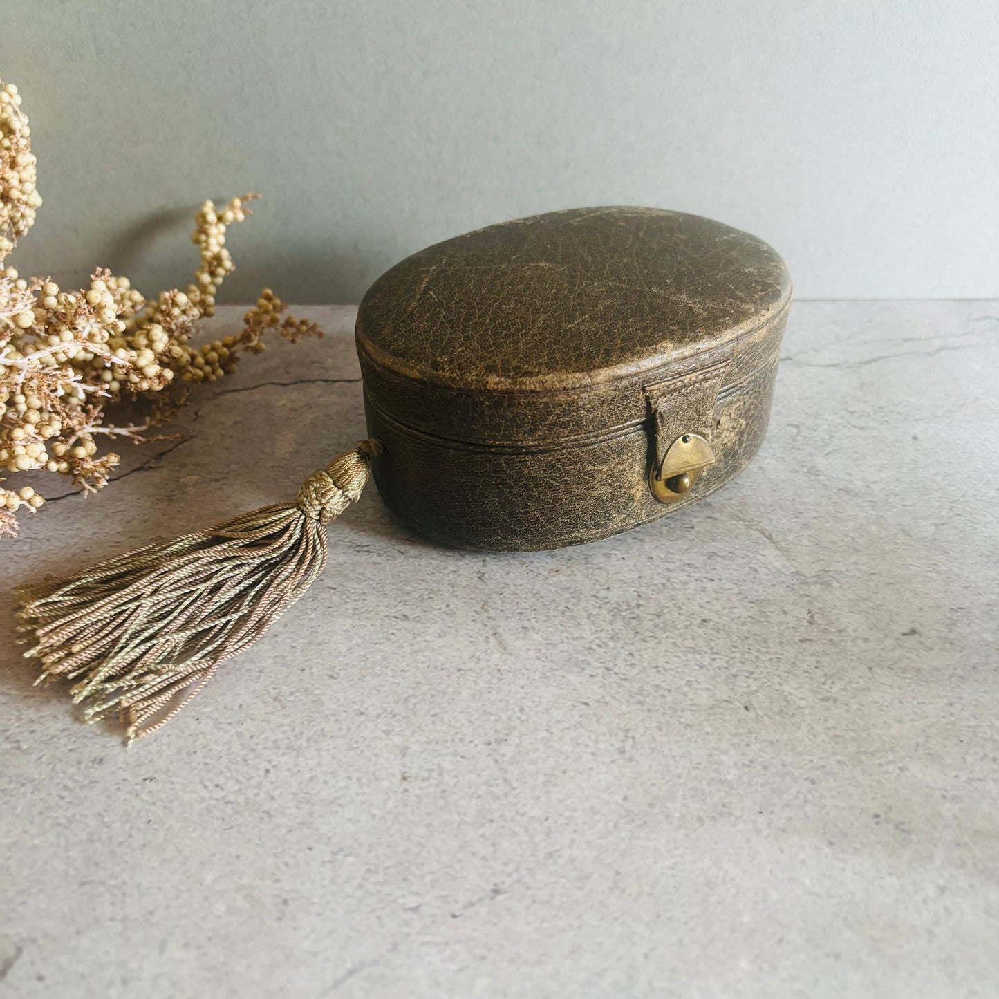The Mixologist Mitch - Antique Leather Box With Tassel