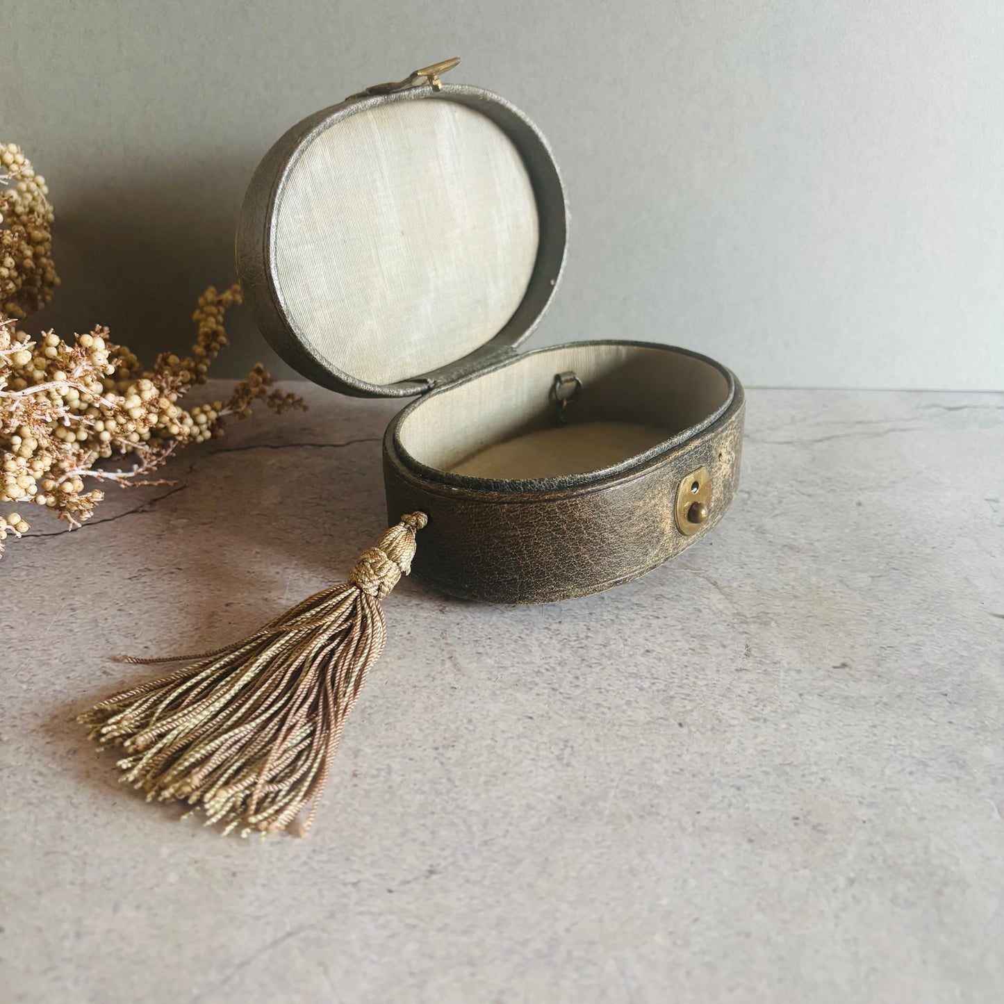 The Mixologist Mitch - Antique Leather Box With Tassel