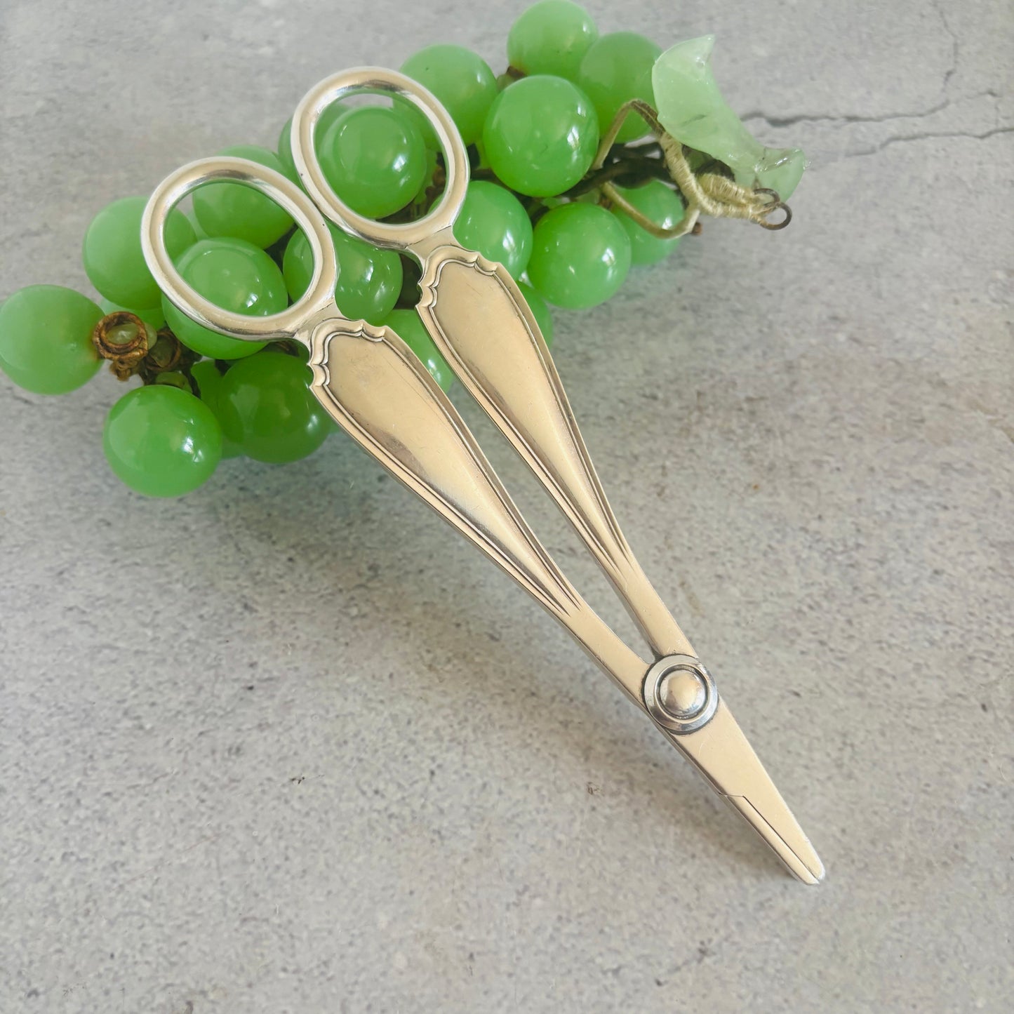 The Headhunter Jessica - Silver Plate Grape Scissors