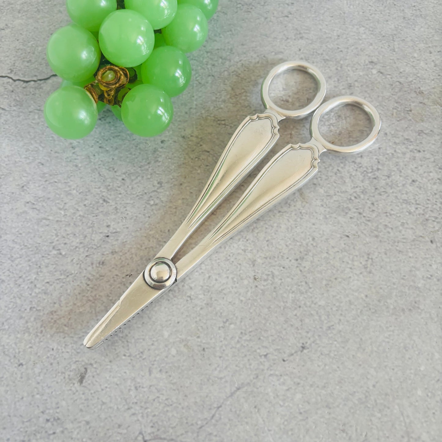 The Headhunter Jessica - Silver Plate Grape Scissors