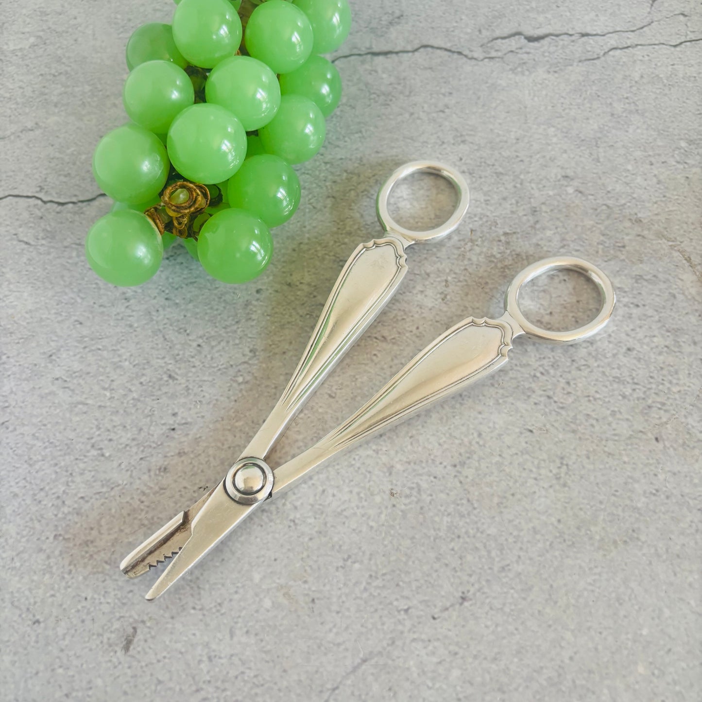 The Headhunter Jessica - Silver Plate Grape Scissors
