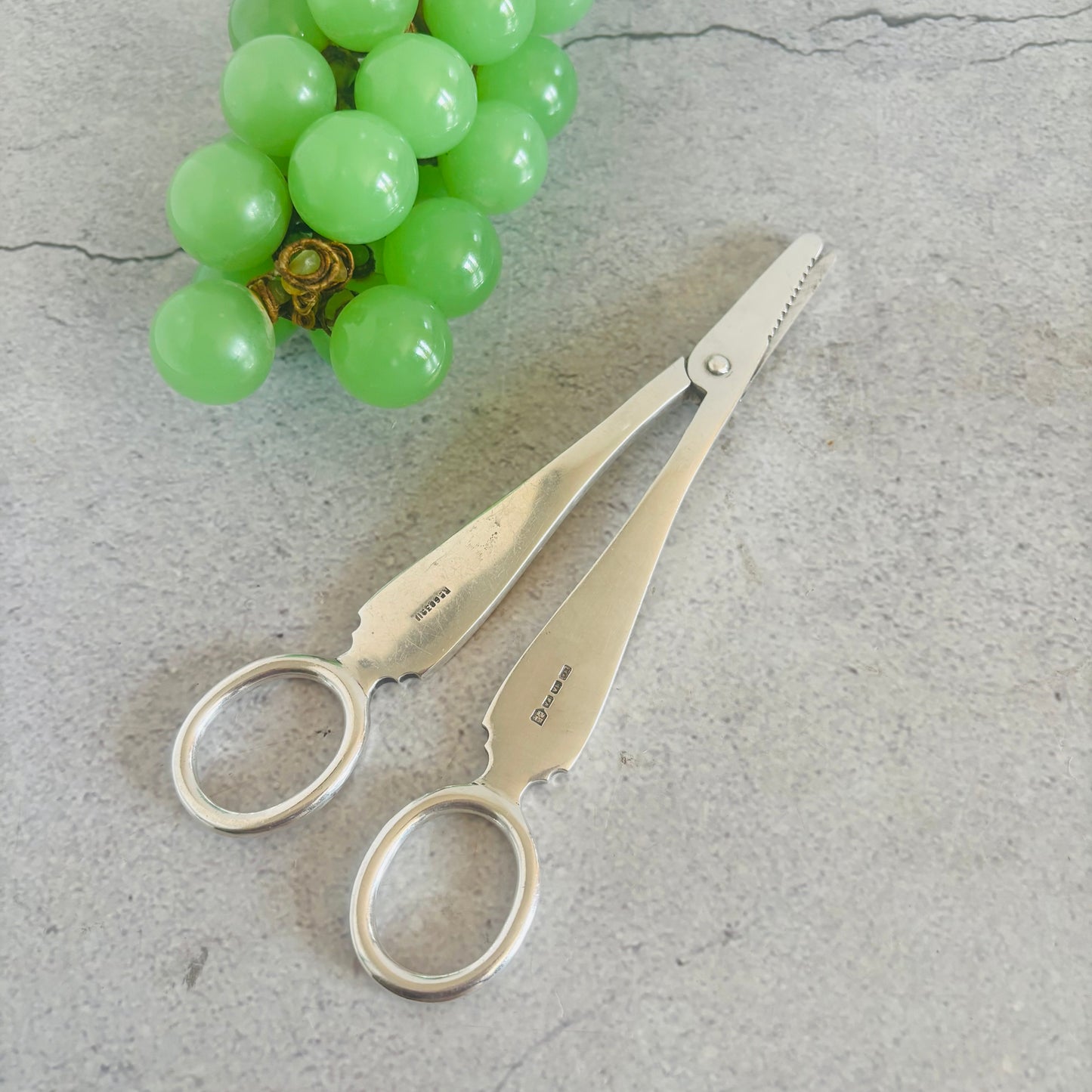 The Headhunter Jessica - Silver Plate Grape Scissors