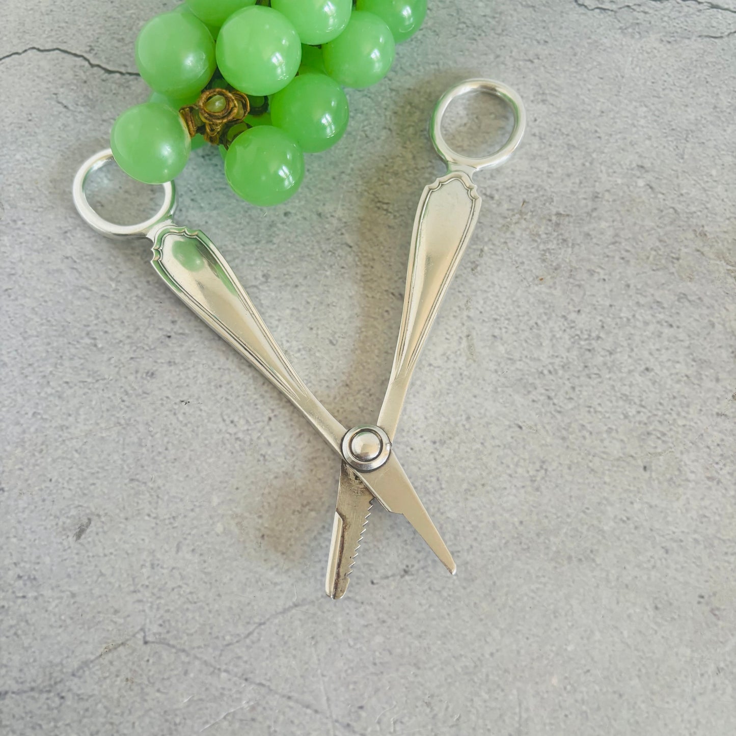 The Headhunter Jessica - Silver Plate Grape Scissors
