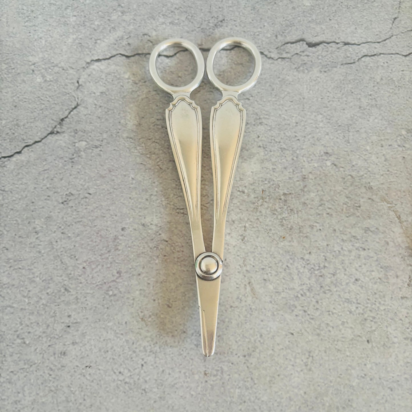 The Headhunter Jessica - Silver Plate Grape Scissors
