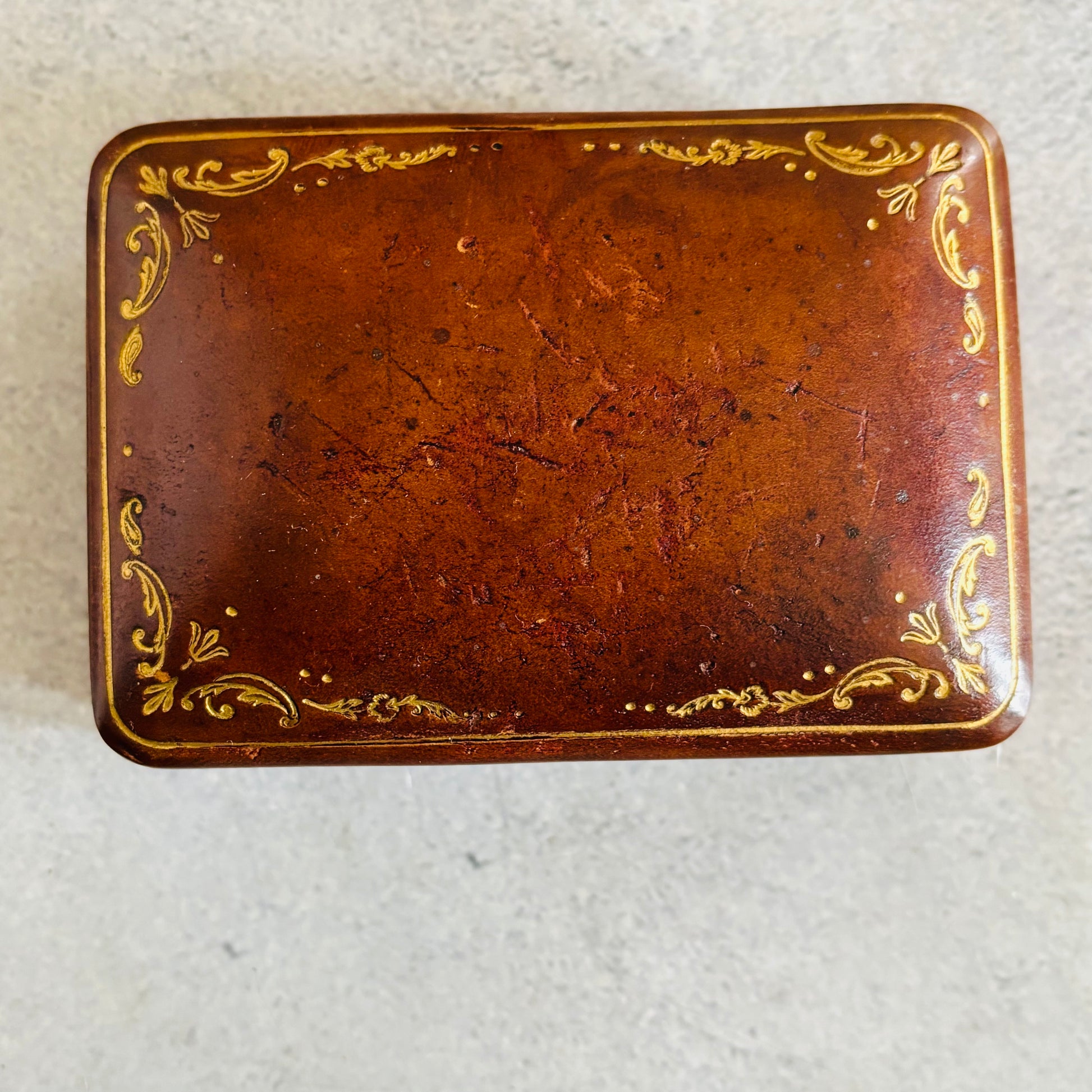 Vintage Italian Tan Leather Florentine Box | The Urban Vintage Affair