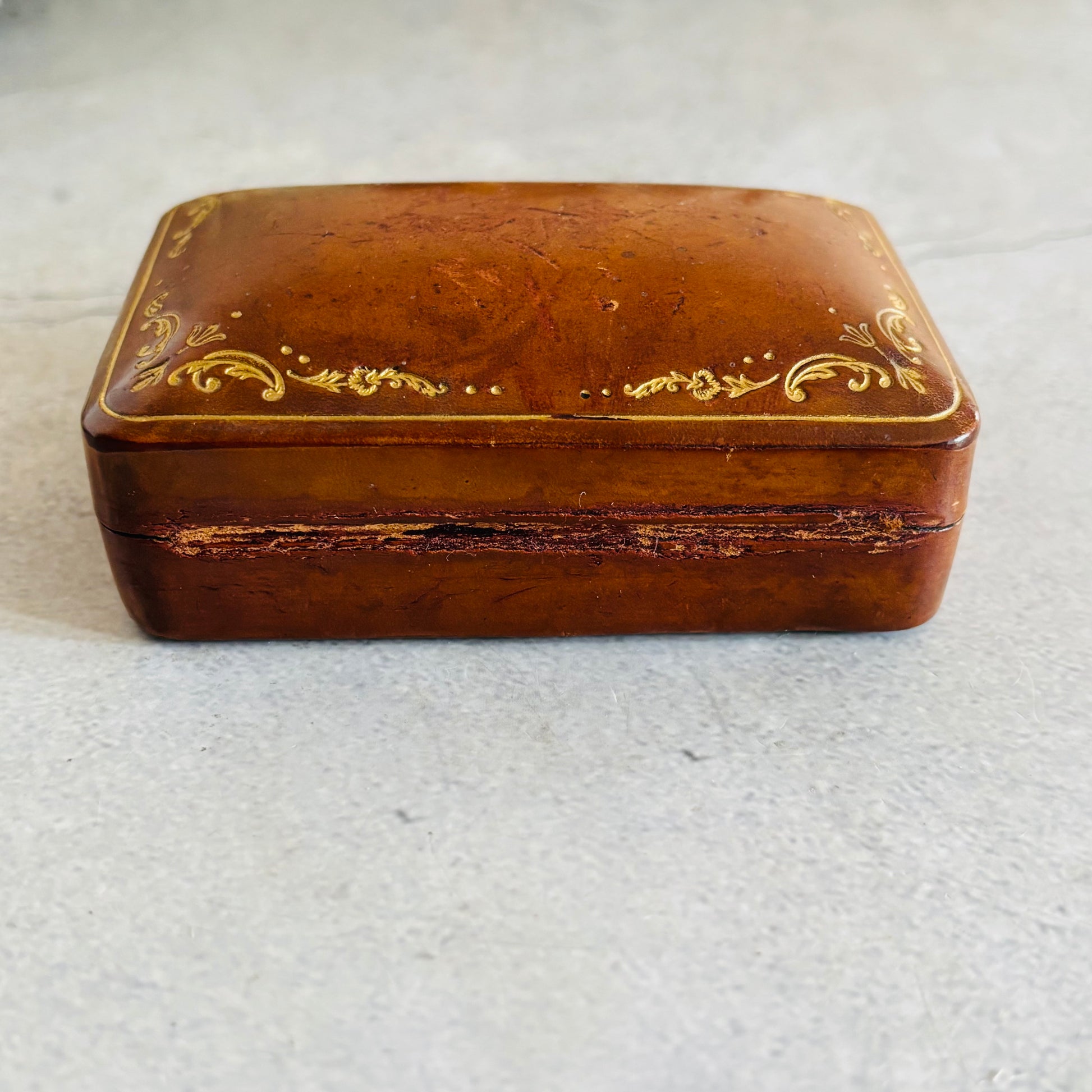 Vintage Italian Tan Leather Florentine Box | The Urban Vintage Affair
