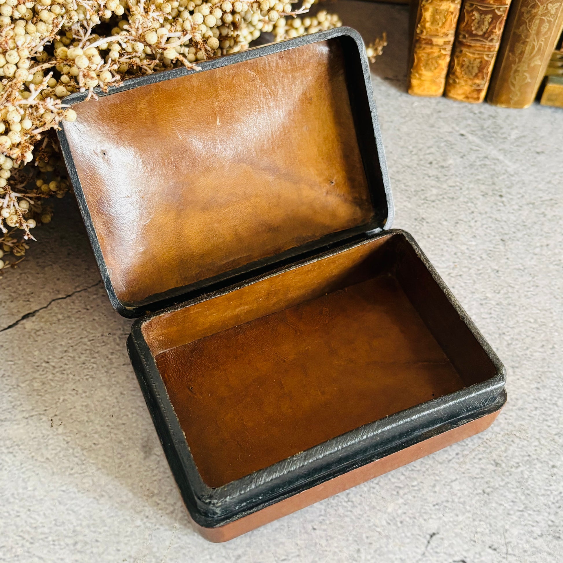Vintage Italian Tan Leather Florentine Box | The Urban Vintage Affair
