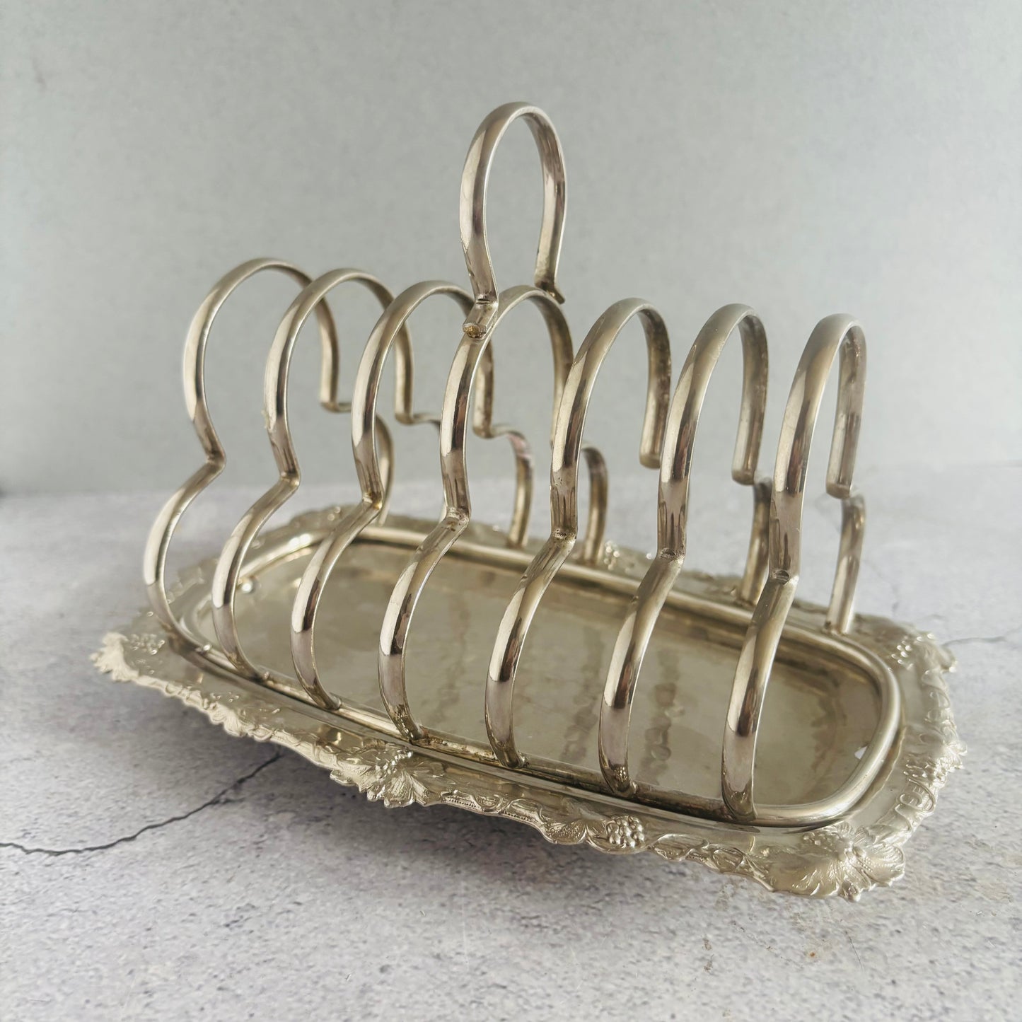 The Director Steff - Antique Silver Toast Rack