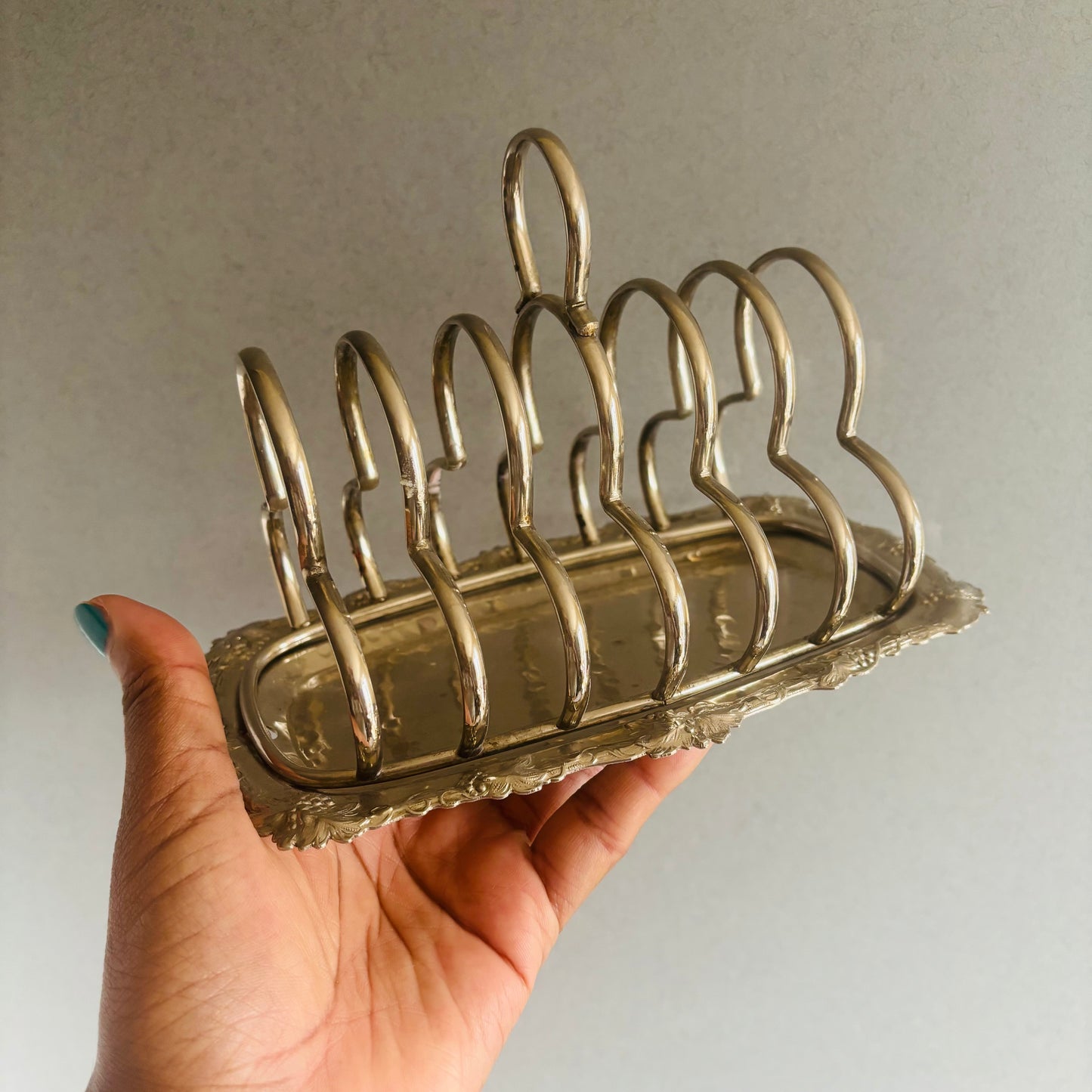 The Director Steff - Antique Silver Toast Rack