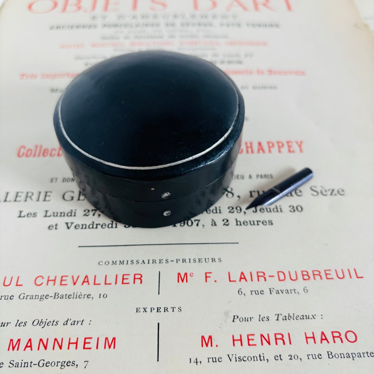 The Mixologist Harrison - Vintage Black Leather Florentine Round Box