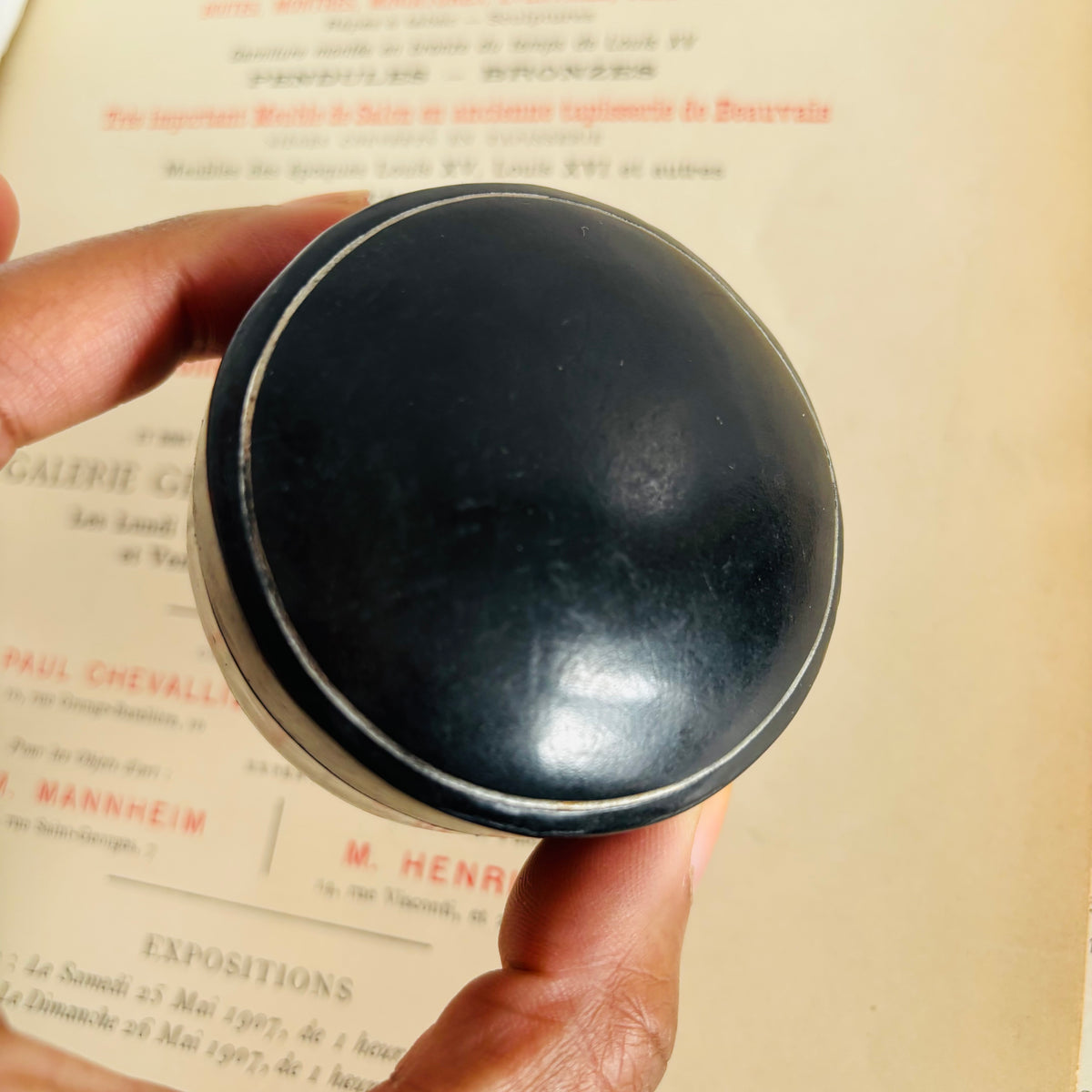 The Mixologist Harrison - Vintage Black Leather Florentine Round Box
