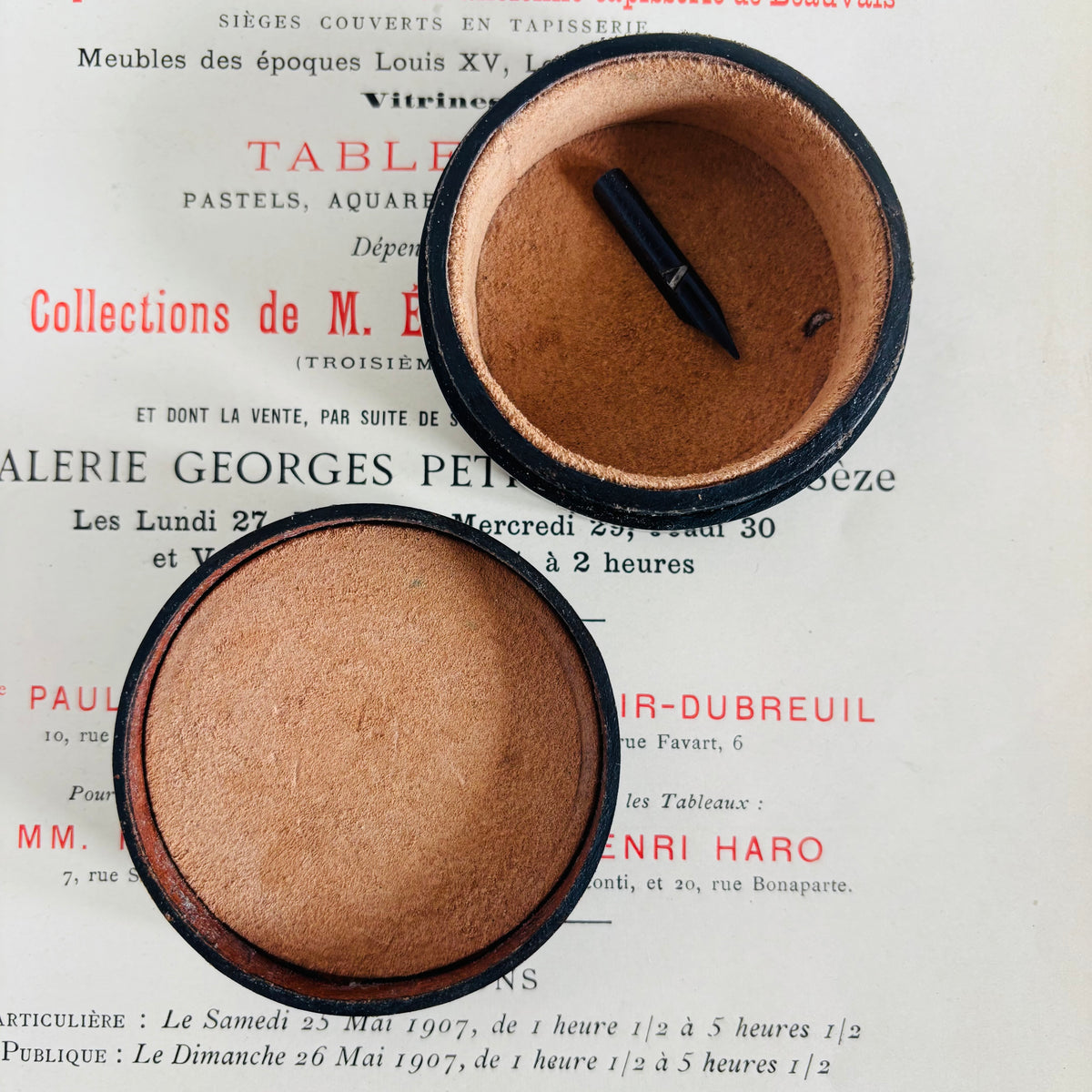 The Mixologist Harrison - Vintage Black Leather Florentine Round Box