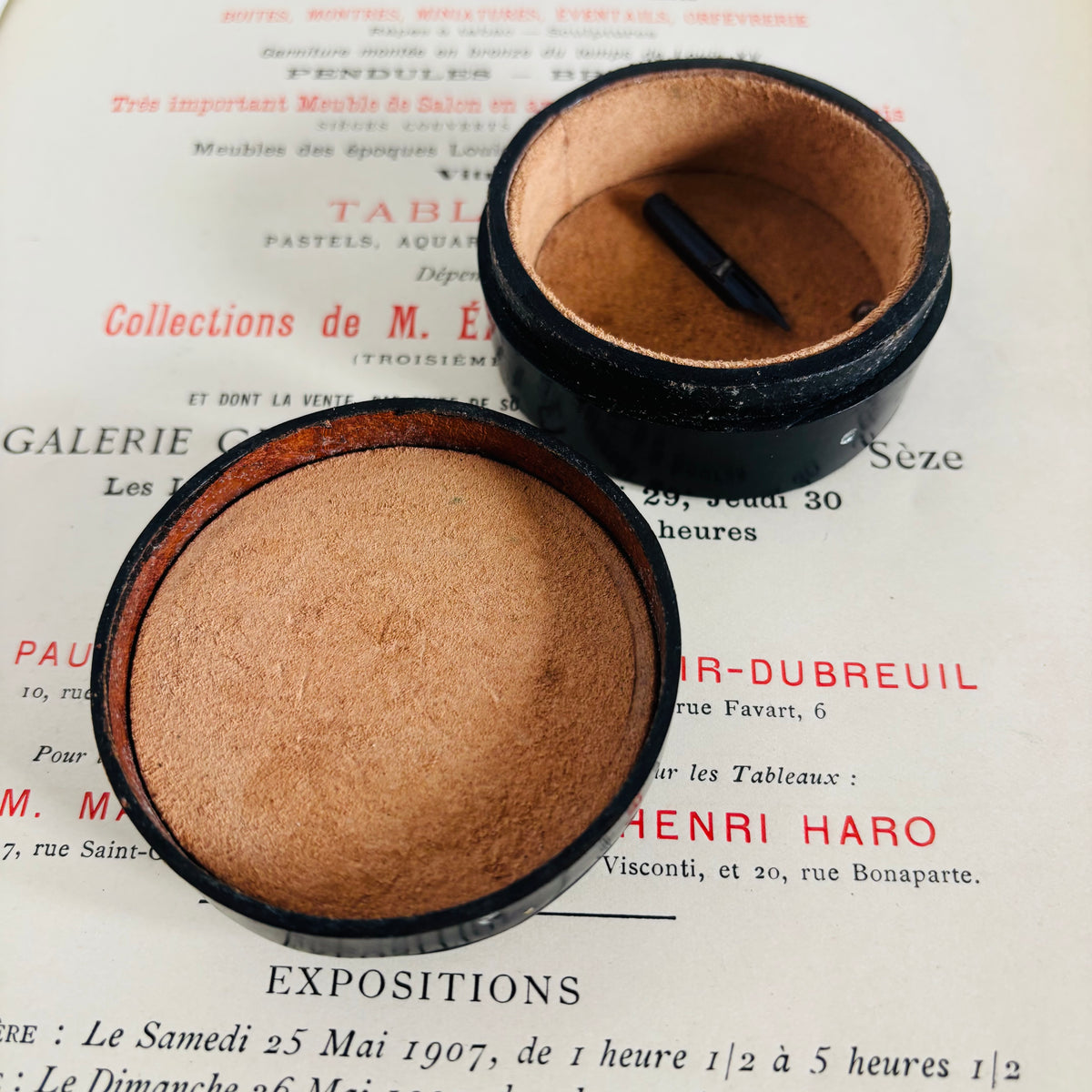 The Mixologist Harrison - Vintage Black Leather Florentine Round Box